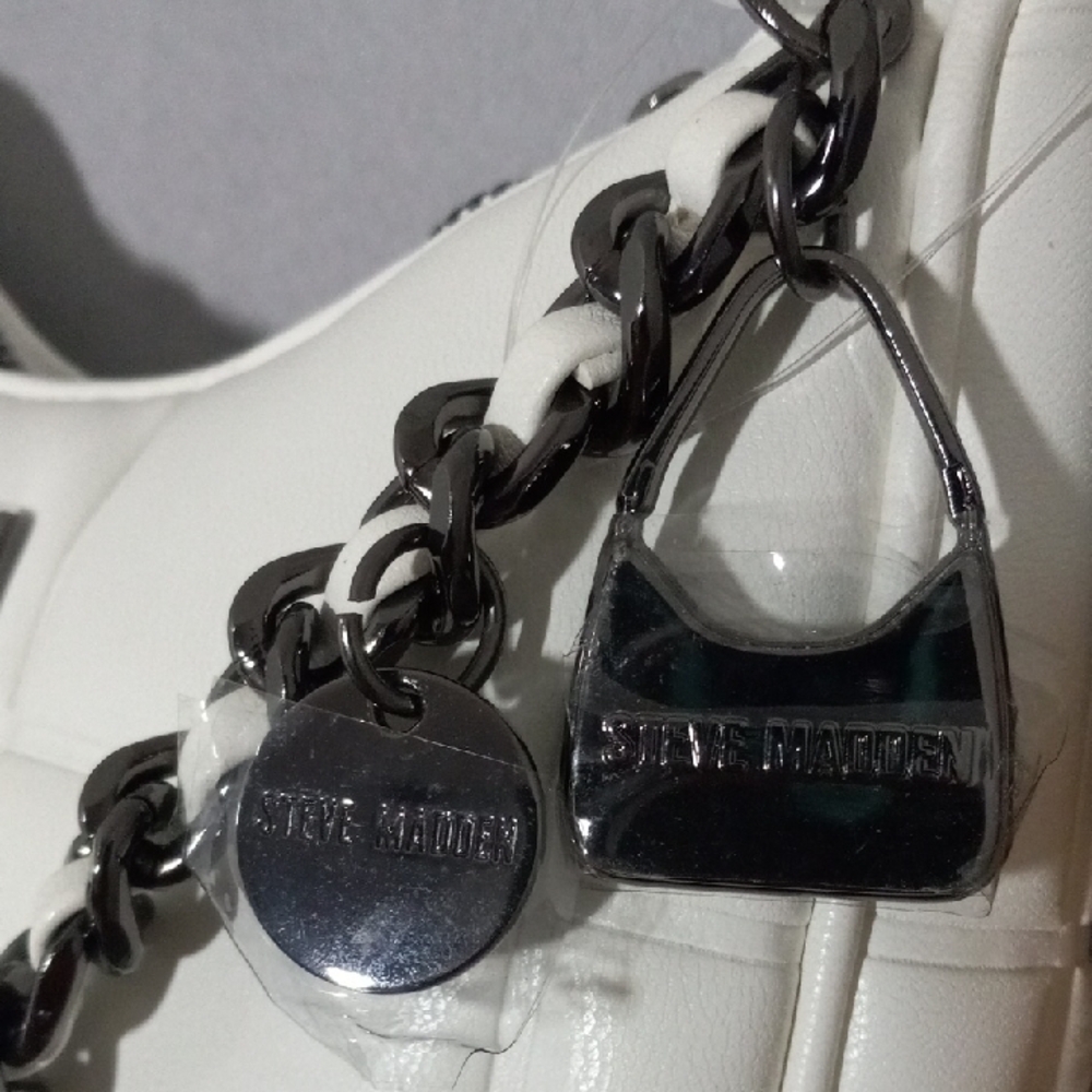 Steve Madden White Shoulder Bag with Chain Detail - Picture 3 of 5